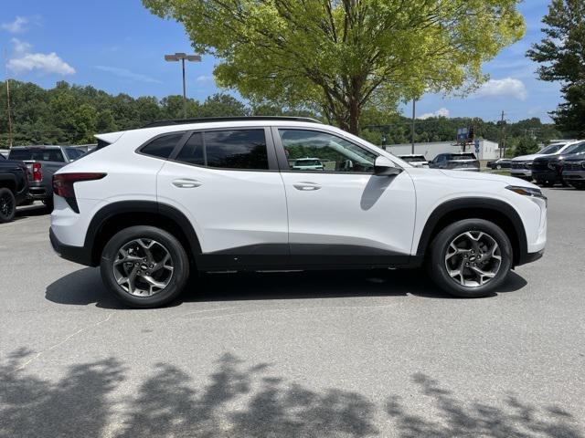 Photo of 2025 Summit White Chevrolet Trax