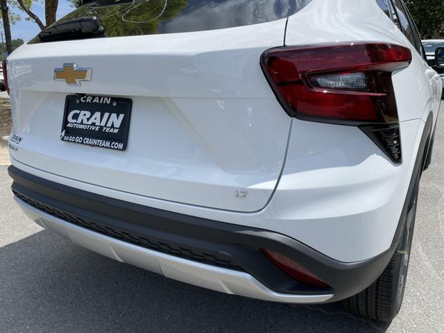 Photo of 2025 Summit White Chevrolet Trax