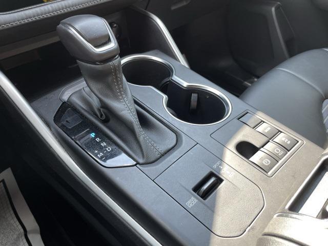 Photo of 2023 Midnight Black Metallic Toyota Highlander