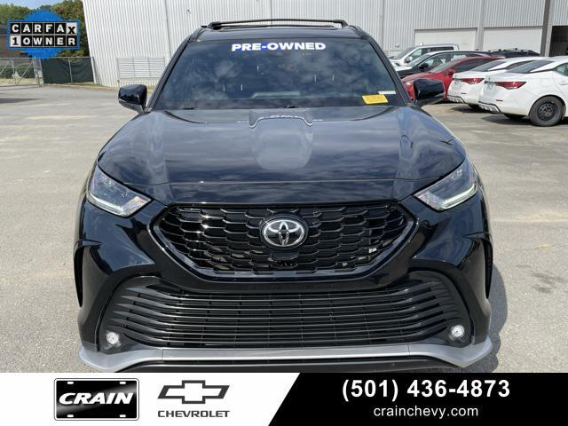 Photo of 2023 Midnight Black Metallic Toyota Highlander