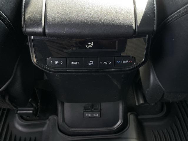 Photo of 2023 Midnight Black Metallic Toyota Highlander