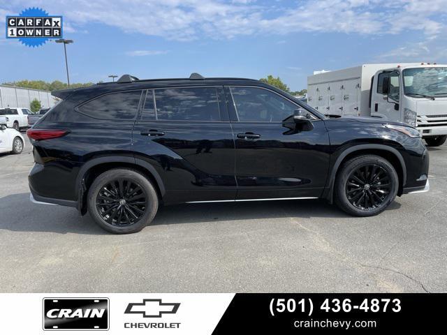 Photo of 2023 Midnight Black Metallic Toyota Highlander