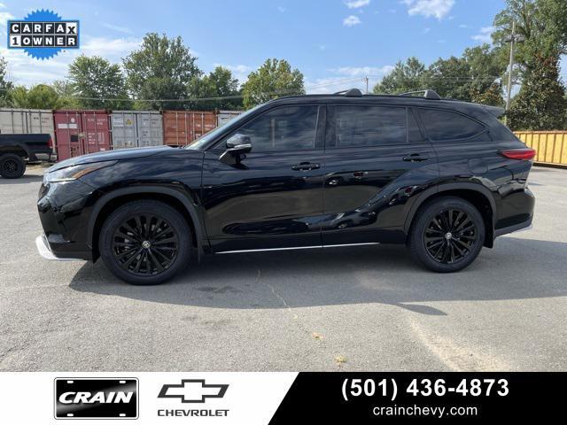 Photo of 2023 Midnight Black Metallic Toyota Highlander