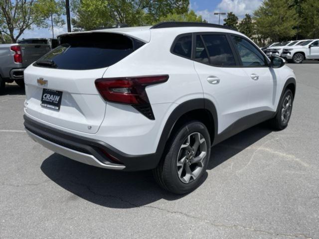 Photo of 2025 Summit White Chevrolet Trax
