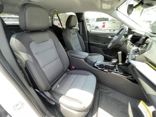 Photo of 2025 Summit White Chevrolet Trax
