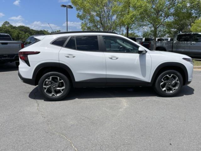 Photo of 2025 Summit White Chevrolet Trax