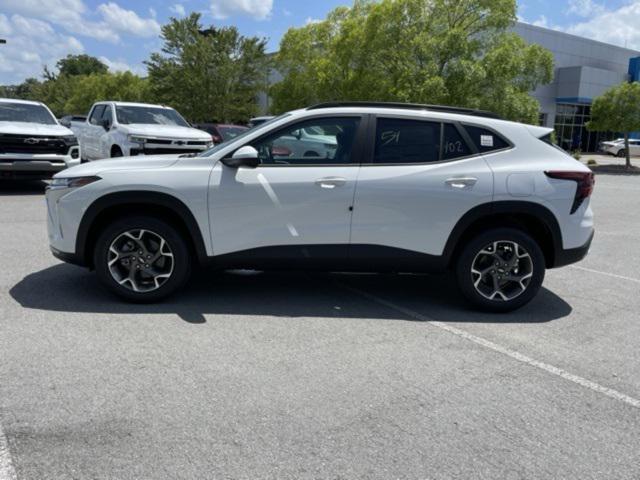 Photo of 2025 Summit White Chevrolet Trax