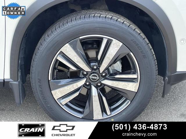 Photo of 2023 Pearl White Tricoat Nissan Rogue