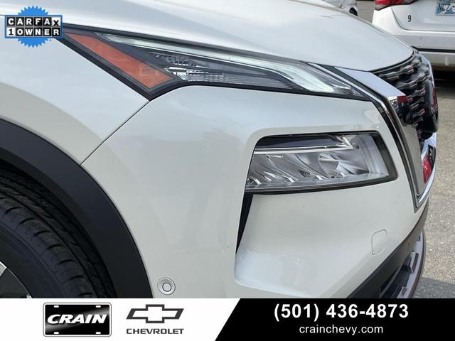 Photo of 2023 Pearl White Tricoat Nissan Rogue