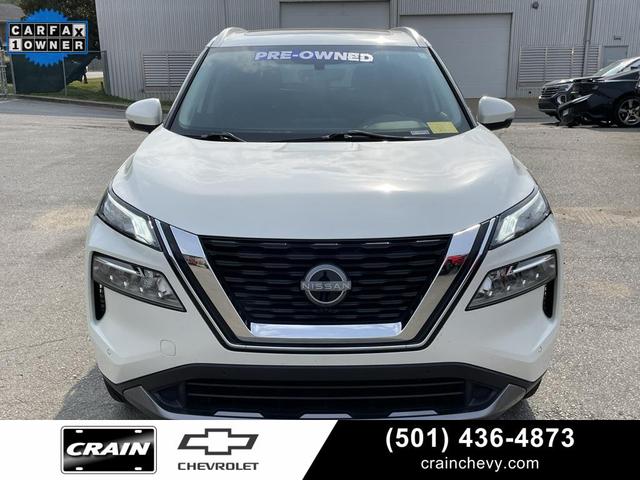 Photo of 2023 Pearl White Tricoat Nissan Rogue