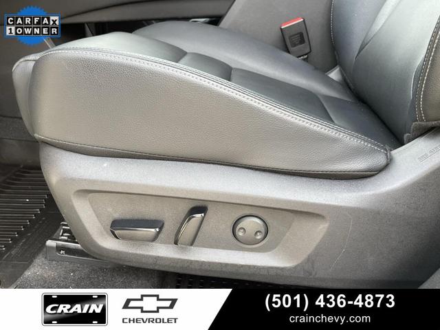 Photo of 2023 Pearl White Tricoat Nissan Rogue