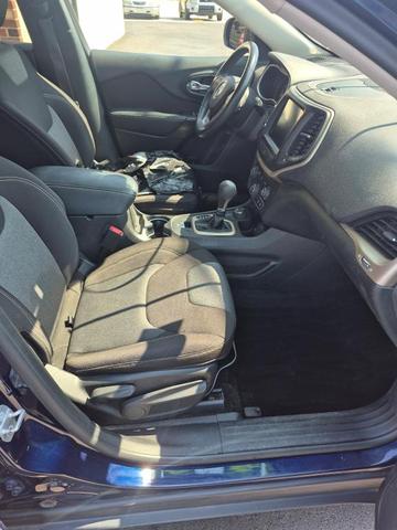Photo of 2014 True Blue Pearlcoat Jeep Cherokee