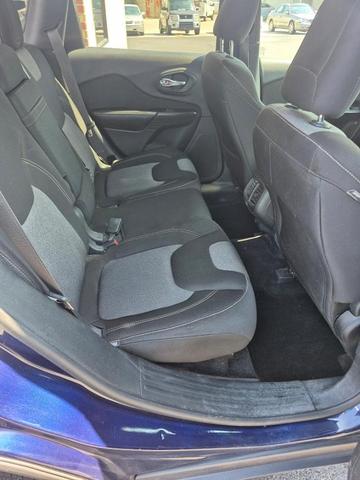 Photo of 2014 True Blue Pearlcoat Jeep Cherokee
