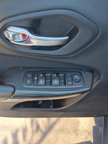 Photo of 2014 True Blue Pearlcoat Jeep Cherokee