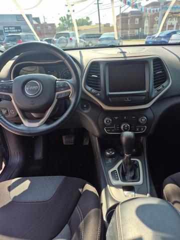Photo of 2014 True Blue Pearlcoat Jeep Cherokee