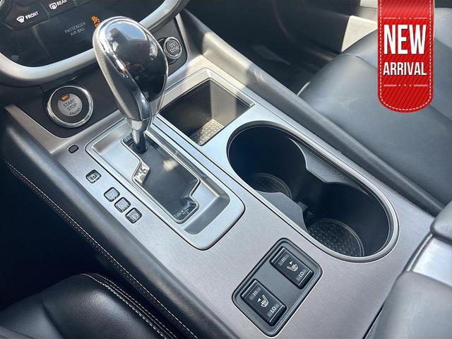 Photo of 2024 Pearl White Tricoat Nissan Murano