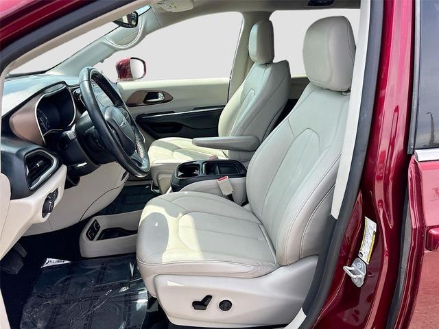 Photo of 2019 Velvet Red Pearlcoat Chrysler Pacifica