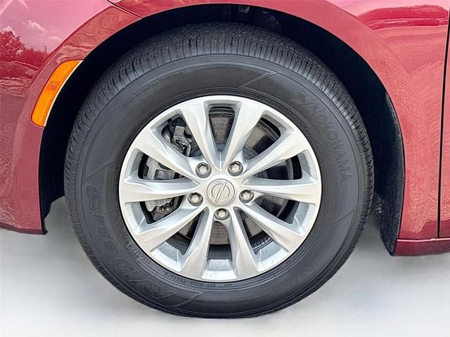 Photo of 2019 Velvet Red Pearlcoat Chrysler Pacifica