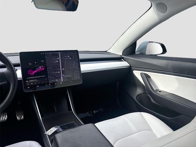 Photo of 2020 Pearl White Multi-Coat Tesla Model 3