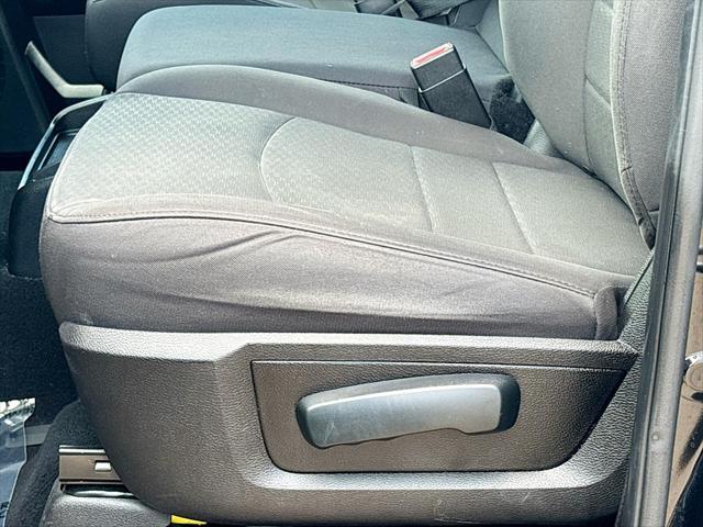Photo of 2019 Diamond Black Crystal Pearlcoat RAM 1500 Classic