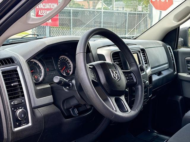 Photo of 2019 Diamond Black Crystal Pearlcoat RAM 1500 Classic