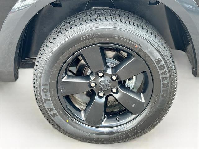 Photo of 2019 Diamond Black Crystal Pearlcoat RAM 1500 Classic