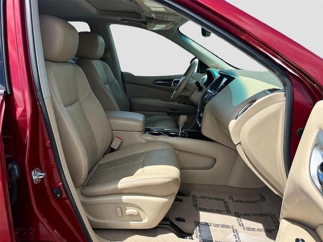 Photo of 2014 Cayenne Red Nissan Pathfinder
