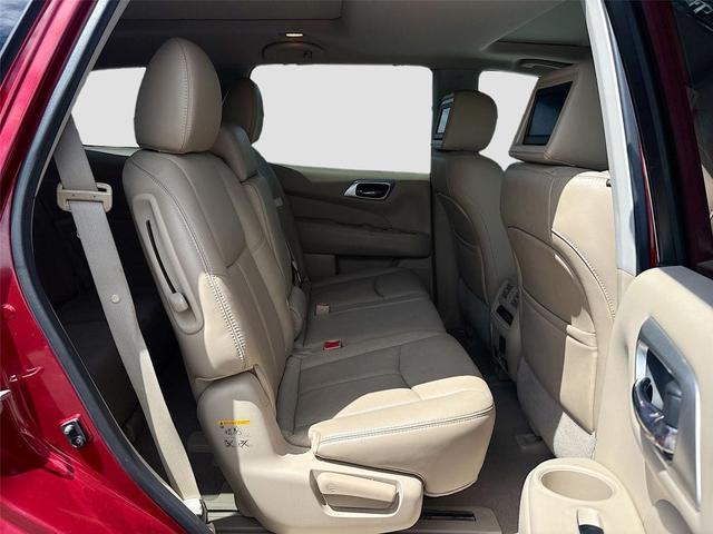 Photo of 2014 Cayenne Red Nissan Pathfinder