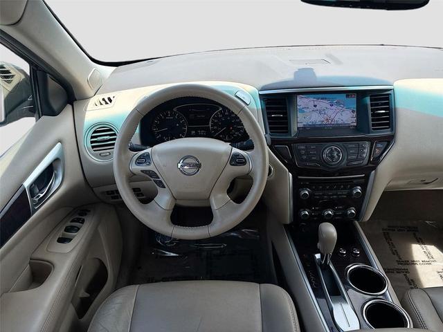 Photo of 2014 Cayenne Red Nissan Pathfinder