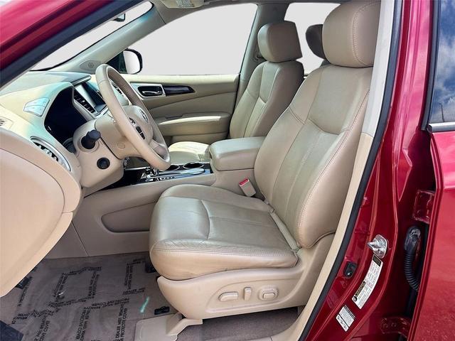 Photo of 2014 Cayenne Red Nissan Pathfinder
