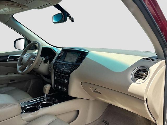Photo of 2014 Cayenne Red Nissan Pathfinder
