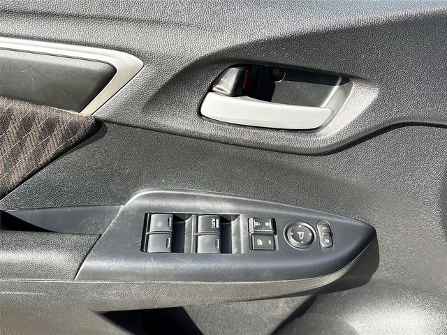 Photo of 2020 Platinum White Pearl Honda Fit