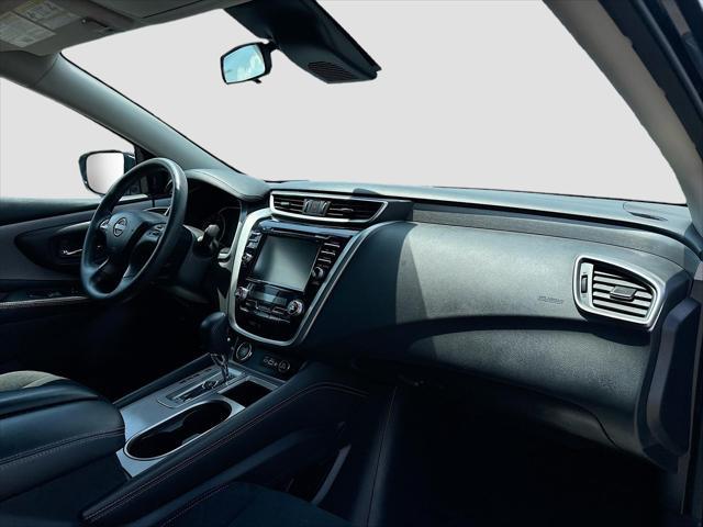 Photo of 2023 Super Black Nissan Murano