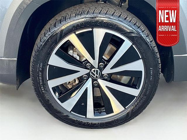 Photo of 2024 GRAY Volkswagen Taos