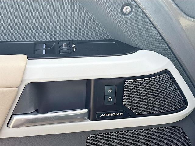 Photo of 2024 GRAY Land Rover Defender