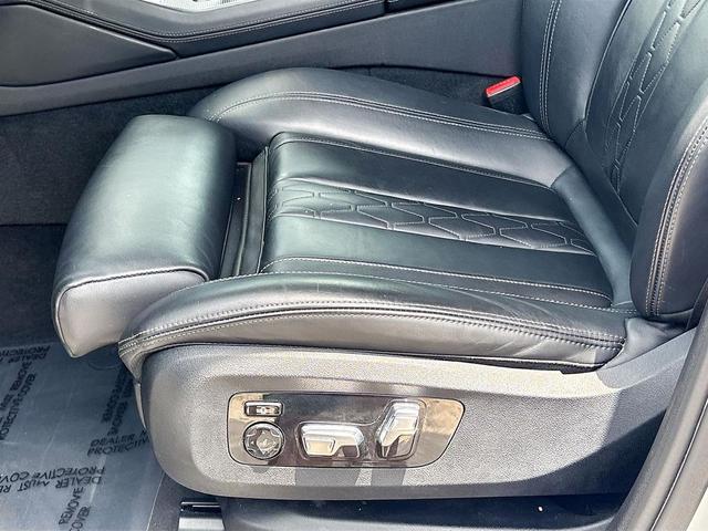 Photo of 2023 Alpine White BMW X6