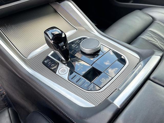 Photo of 2023 Alpine White BMW X6