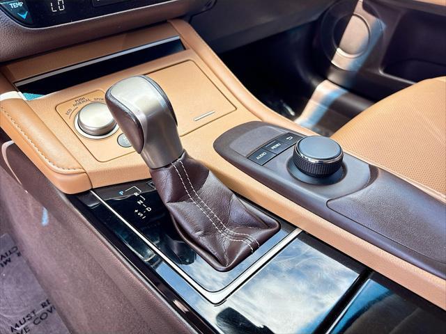 Photo of 2018 Obsidian Lexus ES 350