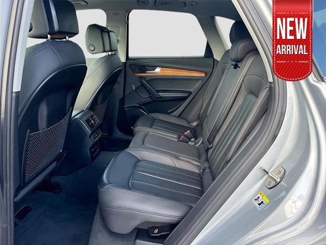 Photo of 2021 Florett Silver Metallic Audi Q5