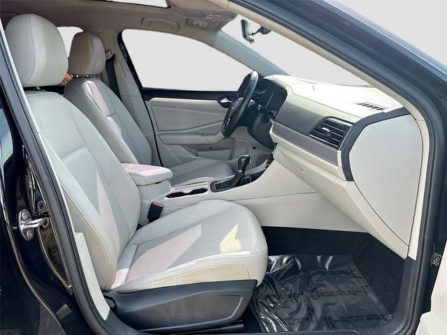 Photo of 2019 Black Uni Volkswagen Jetta