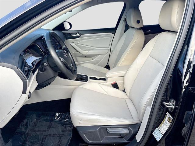 Photo of 2019 Black Uni Volkswagen Jetta