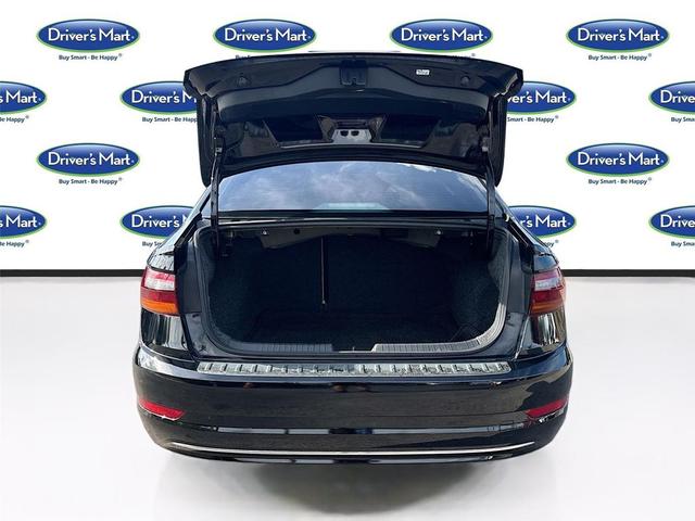Photo of 2019 Black Uni Volkswagen Jetta