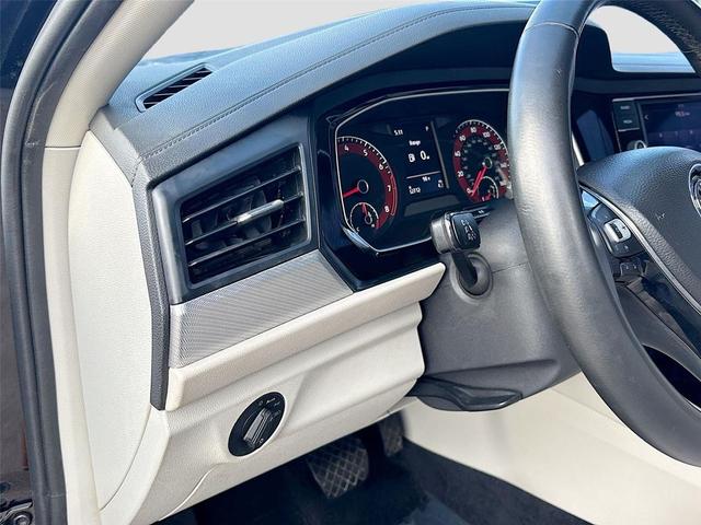 Photo of 2019 Black Uni Volkswagen Jetta