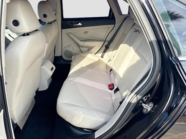 Photo of 2019 Black Uni Volkswagen Jetta