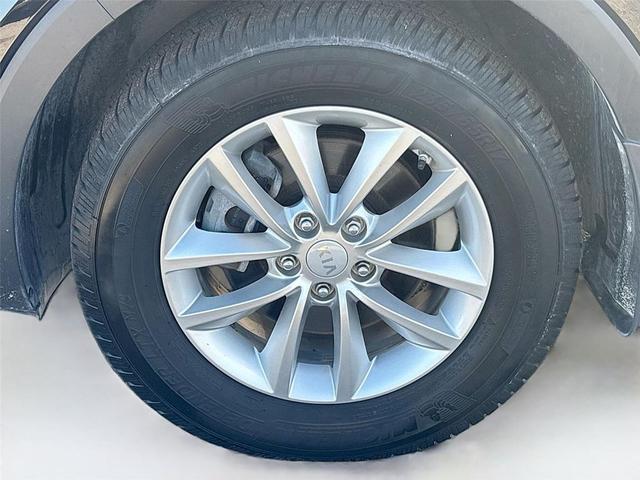 Photo of 2016 Ebony Black Kia Sorento