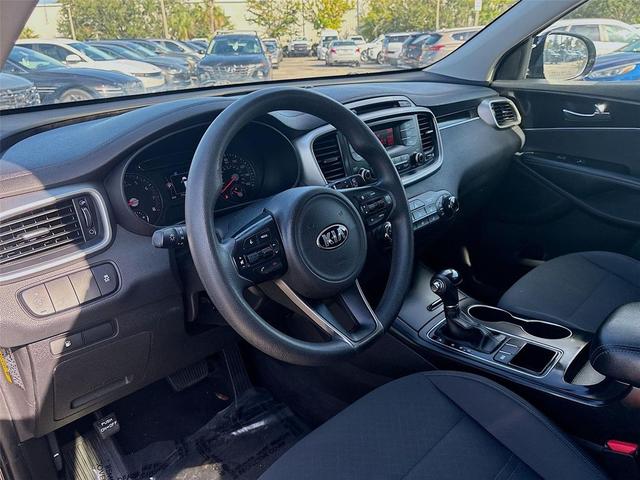 Photo of 2016 Ebony Black Kia Sorento