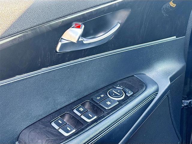 Photo of 2016 Ebony Black Kia Sorento