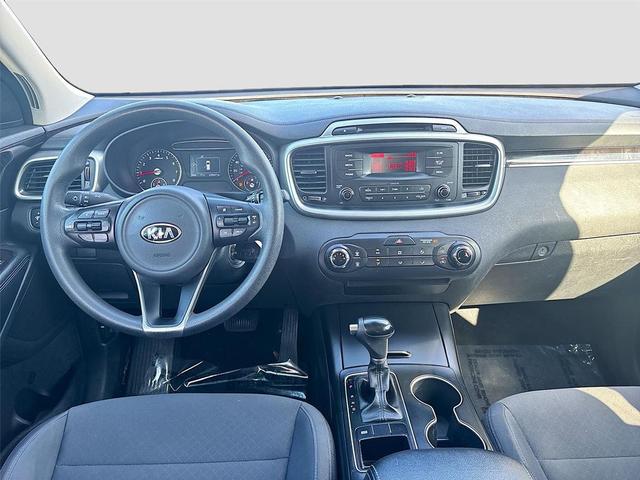 Photo of 2016 Ebony Black Kia Sorento