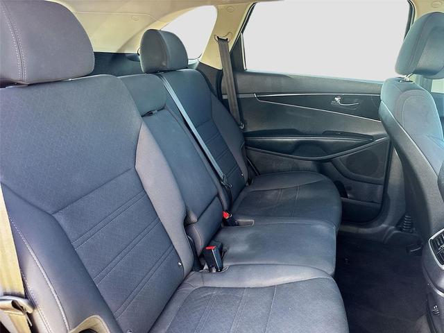 Photo of 2016 Ebony Black Kia Sorento