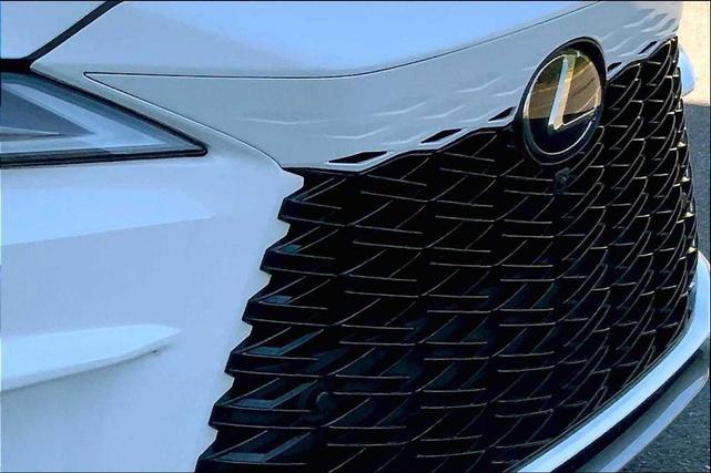 Photo of 2024 Ultra White Lexus RX 500h